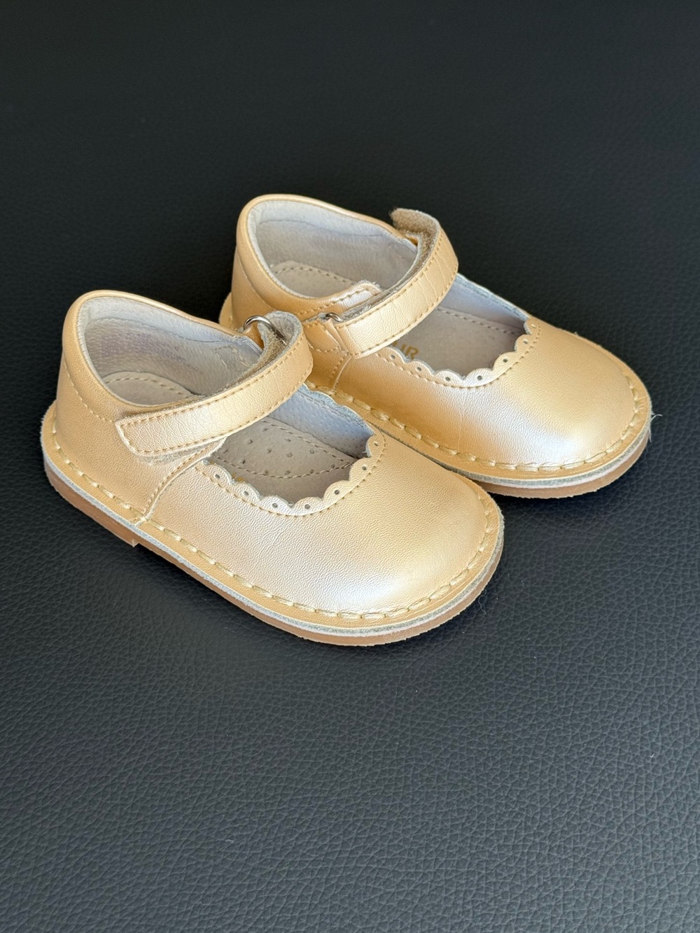 L’Amour Toddler Girl Shoes (Size 6)
